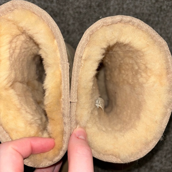 Light colored UGGS Australia size 7 - Picture 5 of 9
